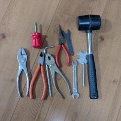 工具一式　ゴムハンマー、ペンチ、ニッパー等