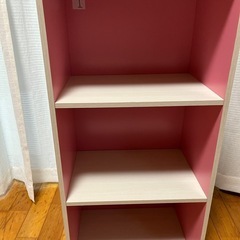 ① ホワイトとピンクのカラーボックスの画像