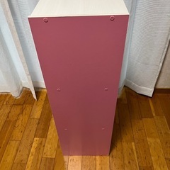 ① ホワイトとピンクのカラーボックスの画像