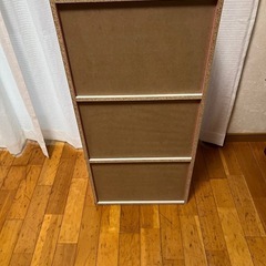 ① ホワイトとピンクのカラーボックスの画像