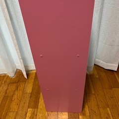 ① ホワイトとピンクのカラーボックスの画像