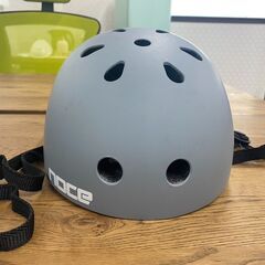 子供 ヘルメット 自転車 パーツ壊れている部分ありの画像