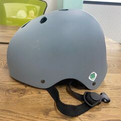 子供 ヘルメット 自転車 パーツ壊れている部分ありの画像