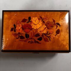 REUGE リュージュ 鍵付きオルゴール宝石箱の画像