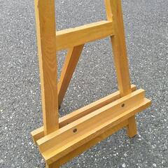 小型木製イーゼルの画像