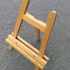 小型木製イーゼルの画像