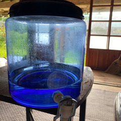 ガラスの水の容器