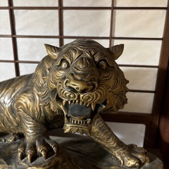 最終値下げ鳥と虎の置物の画像