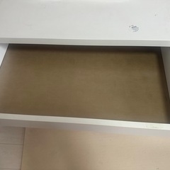 IKEAで購入白いデスクの画像