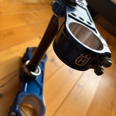 ハスクバーナ　トリプルクランプの画像
