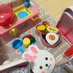 メルちゃん人形とおままごとセットの画像