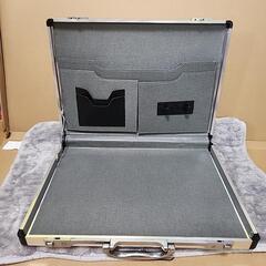 SYMNOVA ジェラルミンアタッシュケース シルバーの画像