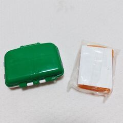薬・サプリ入れ DIY パーツ 金具 細かい部品 ビーズ 小型 プラスチック グリーン オレンジの画像
