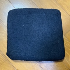 クッション　黒