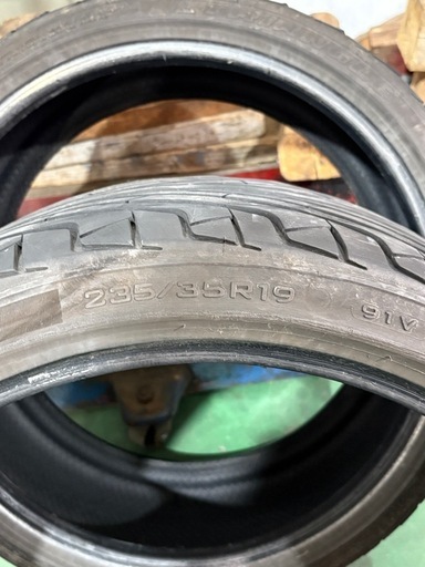 [決定]235/35/19 タイヤ中古 トライアングル 2本