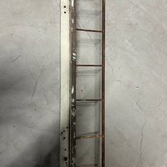 壁付けアンティーク飾り棚の画像
