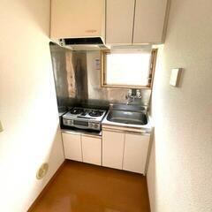 横須賀中央駅・破格の初期費用⭐️敷・礼・仲0円⭐️エアコン，バス・トイレ別，給湯，室内洗濯機置場，コンロ設置可，キッチン − 神奈川県