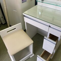 【リサイクルショップ　ピカソ　小松原】✨🪑 おしゃれ＆機能的！ホワイトドレッサー イス付き ✨🪑★8992★の画像