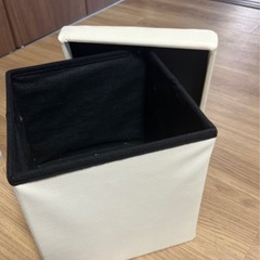 椅子型物入れ白の画像