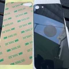 iPhone SE2 修理用フロントパネルとバックパネルです。