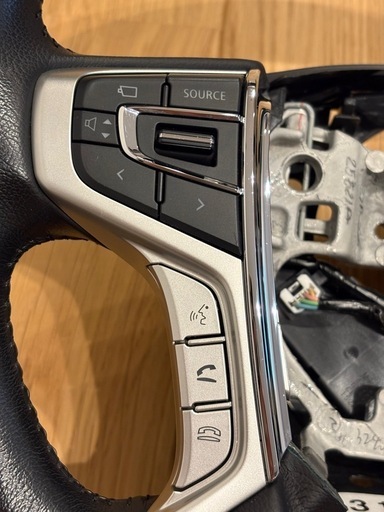 デリカ純正ハンドル　旧車の為、エアバックはありません。 三菱デリカアウトランダーハンドルエアバッグ (くしくし) 比良の