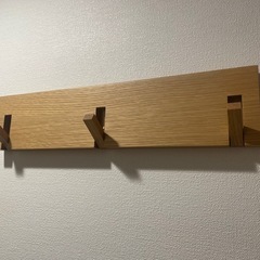 壁につけられる家具3連ハンガー