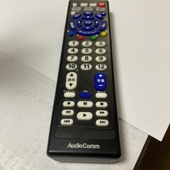 室内用テレビアンテナとマルチリモコンの画像