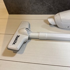 makita 掃除機、バッテリー、充電器の画像