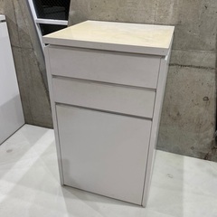 チェスト キャビネット　アクセサリー棚　店舗什器