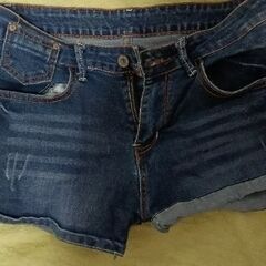 取引中　Lサイズ程度のショートパンツあげます