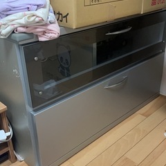 急募　テレビ台