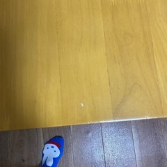 ダイニングテーブルと椅子の3点セットの画像