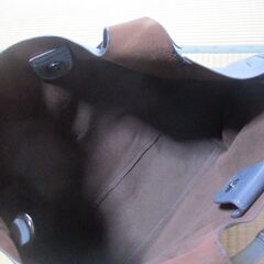 used  バッグ　紺色（カーキ色？）　やや難なり　の画像