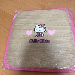 イグサザブトンキティーちゃん、新品＆プーさん少々ホツレ有り