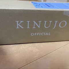 早い者勝ち！！　
KINUJO W ストレートヘアアイロン 海外対応