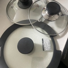 蓋　2種　黒い蓋売り切れ