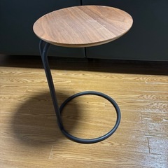 サイドテーブル