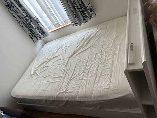 ダブルベッド、マットレス(引取り決定)