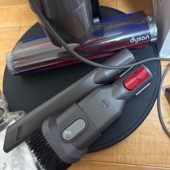 Dyson V8 Slim Fluffy コードレス掃除機の画像