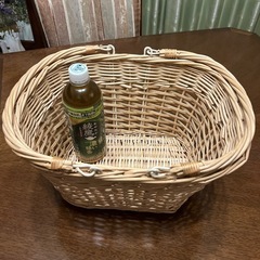 手編み カゴ 木製の画像