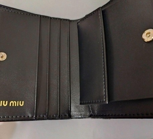 miumiuミュウミュウ マテラッセ 二つ折り財布 ブラック