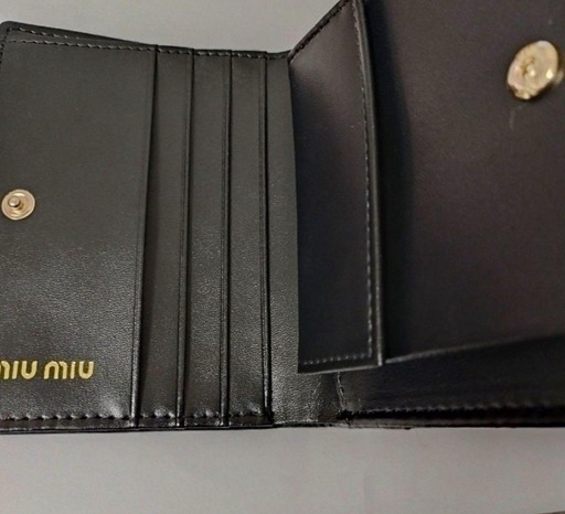 miumiuミュウミュウ マテラッセ 二つ折り財布 ブラック