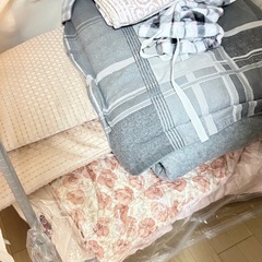 【浦安市発　直接引き取り限定】布団　毛布　羽毛　枕　シーツなどの画像