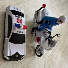 パトカー、白バイ
