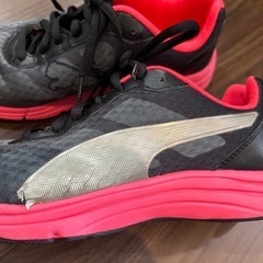 PUMA プーマ ランニングシューズ　23センチの画像