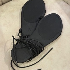 編み上げ ｸﾞﾗﾃﾞｨｴｰﾀｰ フラット サンダルの画像