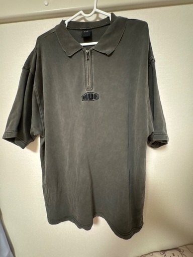 HUF      ハーフジップTシャツ