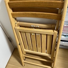 木製折りたたみ椅子の画像