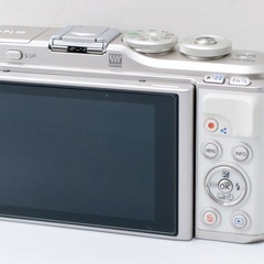 可愛いホワイト！OLYMPUS E-PL10★望遠レンズ付き★Wi-Fi内蔵  1ヶ月動作補償あり！ 安心のゆうパック代引き発送！ 送料、代引き手数料無料！の画像