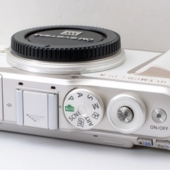 可愛いホワイト！OLYMPUS E-PL10★望遠レンズ付き★Wi-Fi内蔵  1ヶ月動作補償あり！ 安心のゆうパック代引き発送！ 送料、代引き手数料無料！の画像